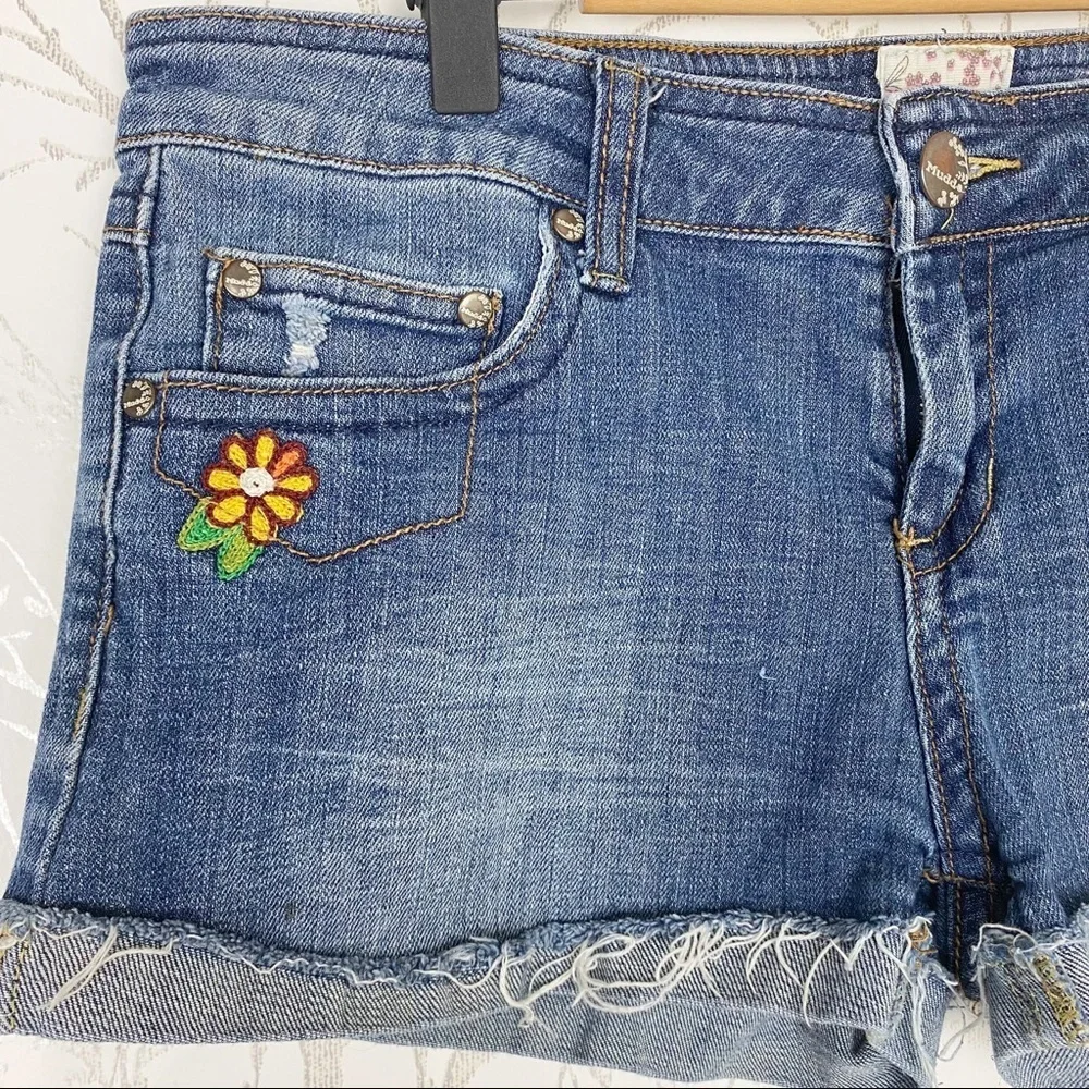 MUDD Y2K Embroidered Jean Short Short Size 11